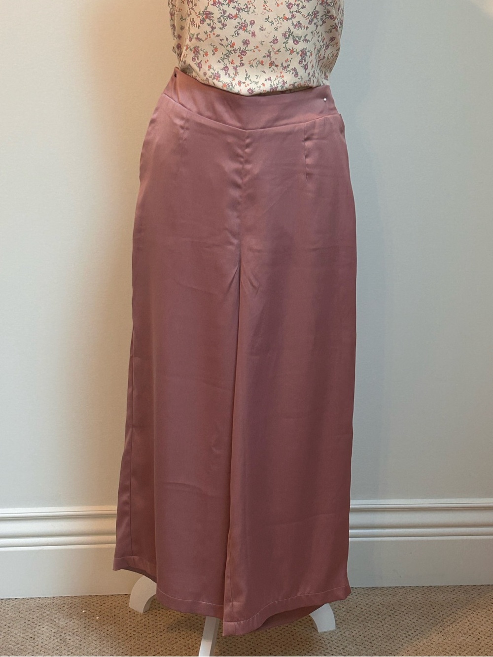 Dusty Rose Satin Wide Leg Crop Pants Flowy M